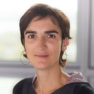 a picture of a woman