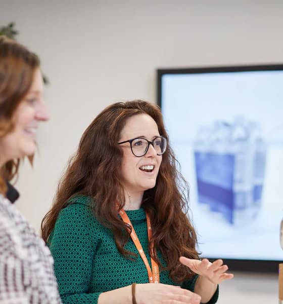 Workshop met verpakkingen op scherm