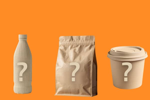 kuvassa paperista valmistettuja tuotteita kuten pullo pussi ja kuppi