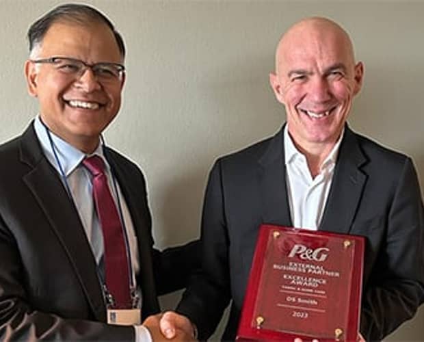 Award presented by P&G to DS Smith