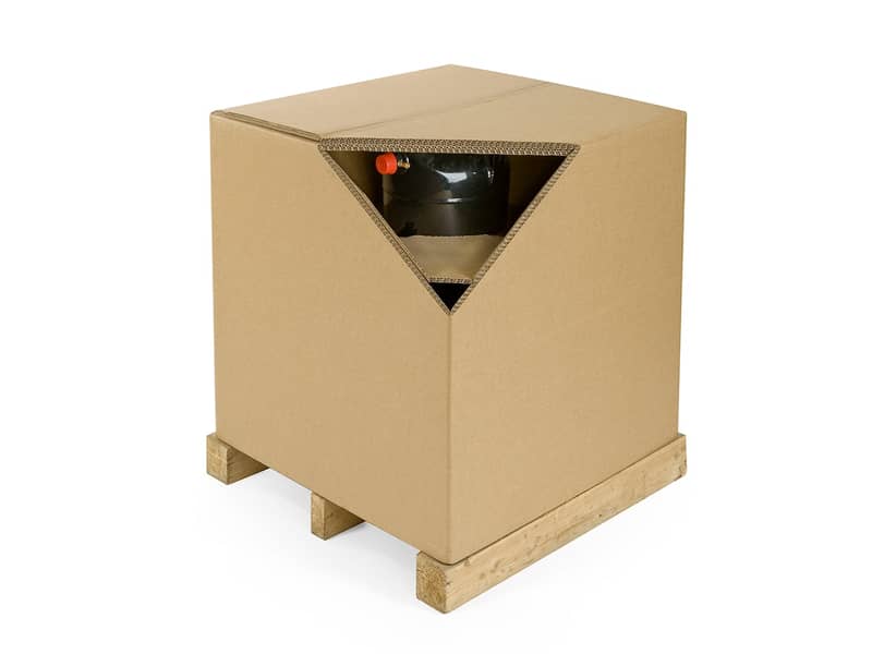 Große Box aus Wellpappe mit geöffnetem Eck gewährt Einsicht ins Innere.