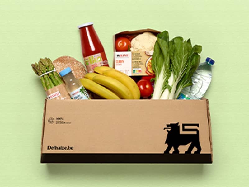 Delhaize boodschappen box van karton op groene achtergrond
