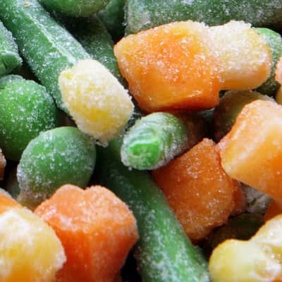 Tiefgekühlte Erbsen, Bohnen, Karotten und Mais.