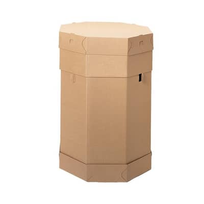 Achteckiger Oktabiner aus Wellpappe mit Deckel geschlossen.