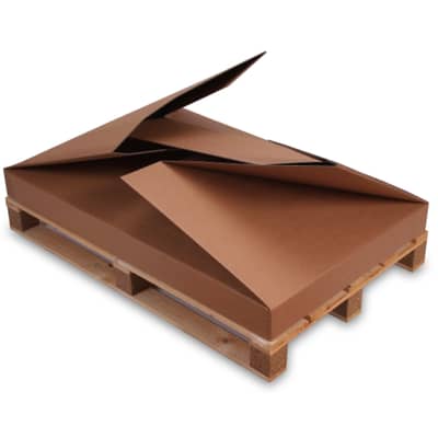 Große Wellpappbox halb zusammengelegt auf einer Palette.