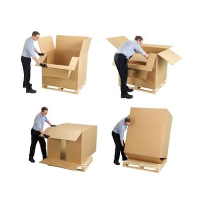 Vier Schritte wie Mann eine große Wellpappbox zusammenbaut.