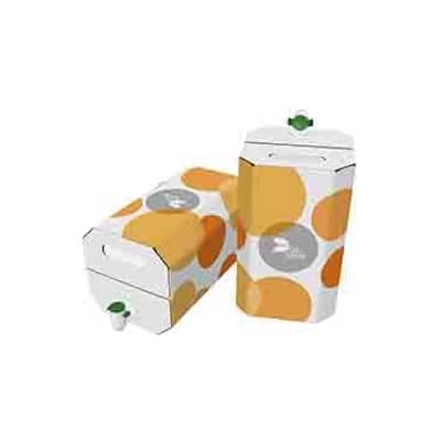 Twee witte bag-in-box verpakkingen met oranje DS Smith bedrukking