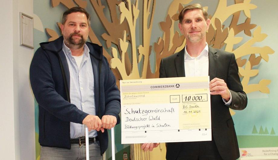 DS Smith spendet 10.000 Euro an die Schutzgemeinschaft Deutscher Wald