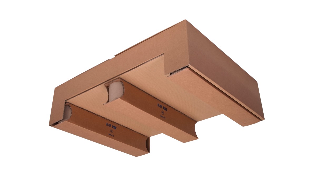 Palette aus Wellpappe wird von unten gezeigt.