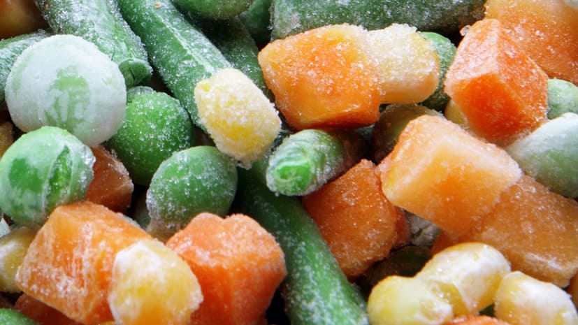 Tiefgekühlte Erbsen, Bohnen, Karotten und Mais.