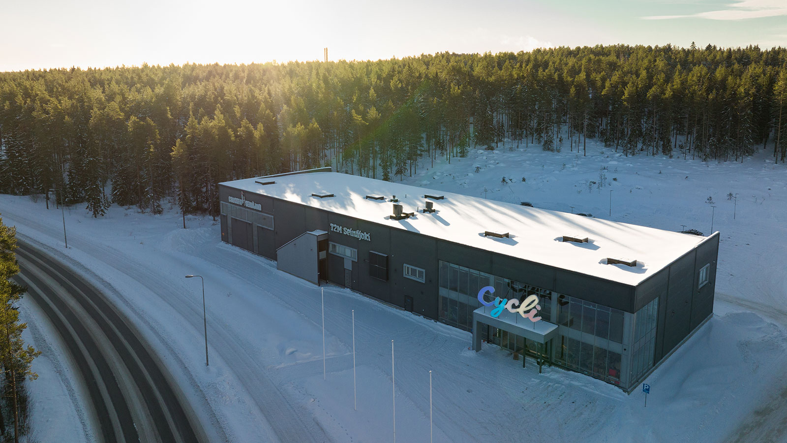 Seinäjoen tuliterä toimitila sijaitsee Jouppilan urheilukeskuksen sydämessä, luonto- ja pyöräilypolkujen tyvessä
