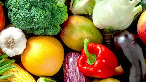 Verschiedene Obst- und Gemüsesorten.