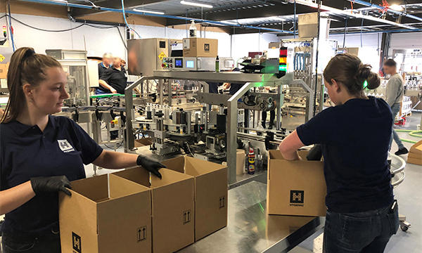 Levering van bio alcohol handgels aan zorginstellingen gegarandeerd dankzij creatieve samenwerking tussen HYGENIQ en DS Smith