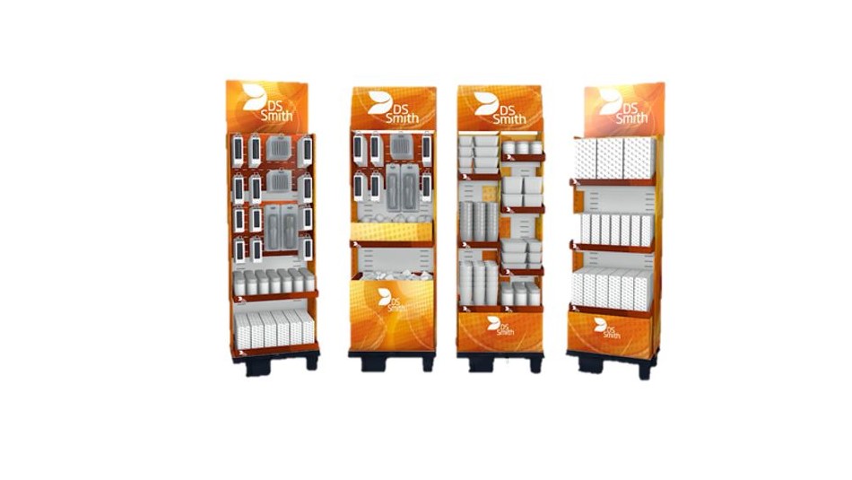 Vier orangene Displays mit weißem DS Smith Logo stehen nebeneinander. Alle Displays bestehen aus unterschiedlichen Bauteilen und präsentieren verschiedene Produkte.