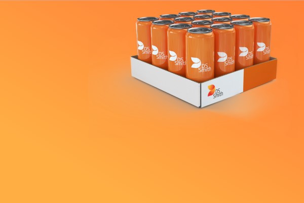 Dosentray im DS Smith Design gefüllt mit 16 weiß-orangenen Dosen vor einem orangen Hintergrund