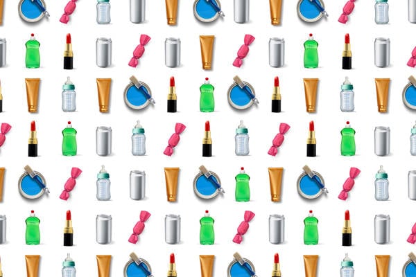 kuvassa on erilaisia tuotteita, joita myydään vähittäiskaupoissa