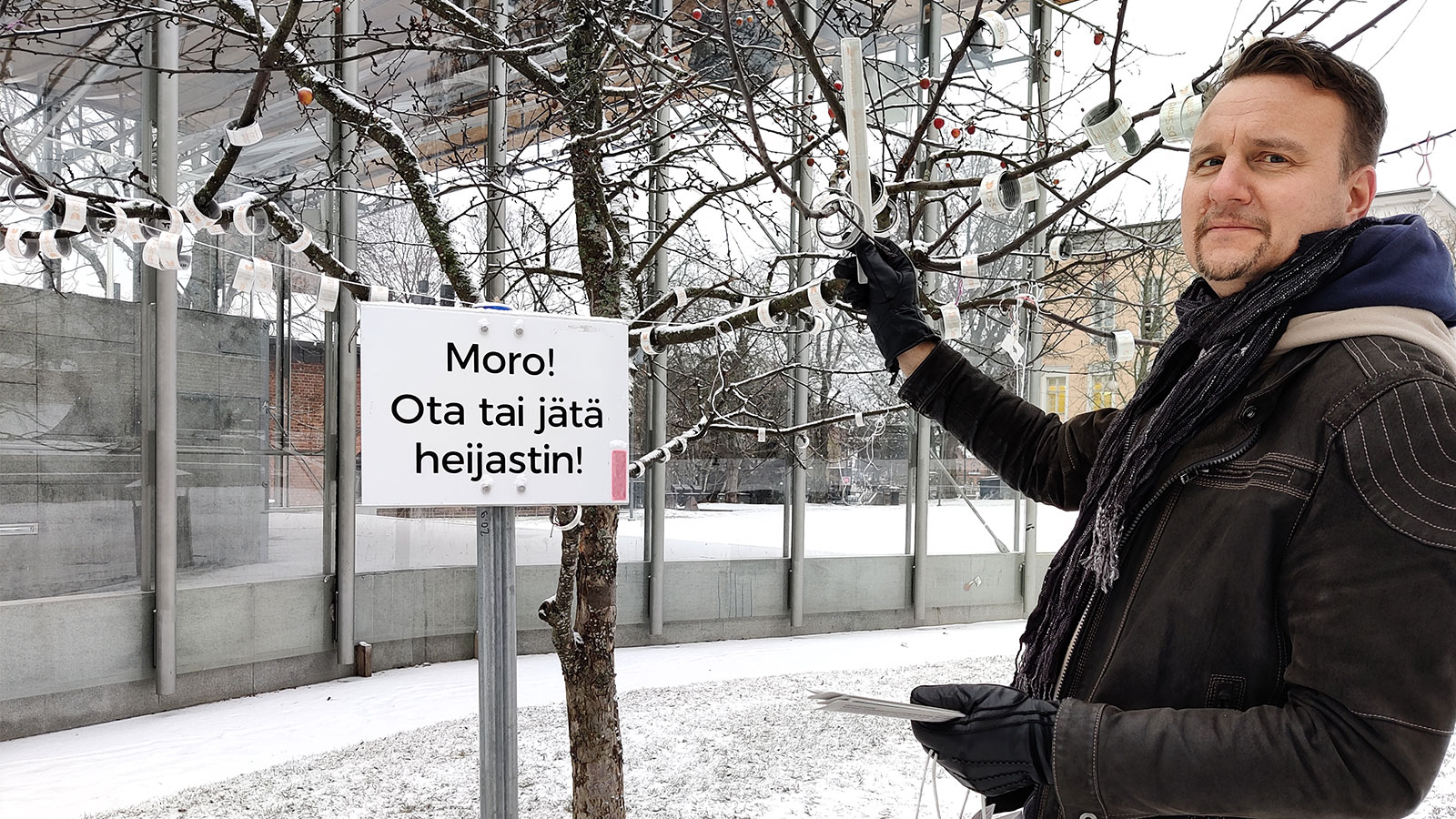 Jani Takalo ripusti heijastimia kaikkien tamperelaisten saataville