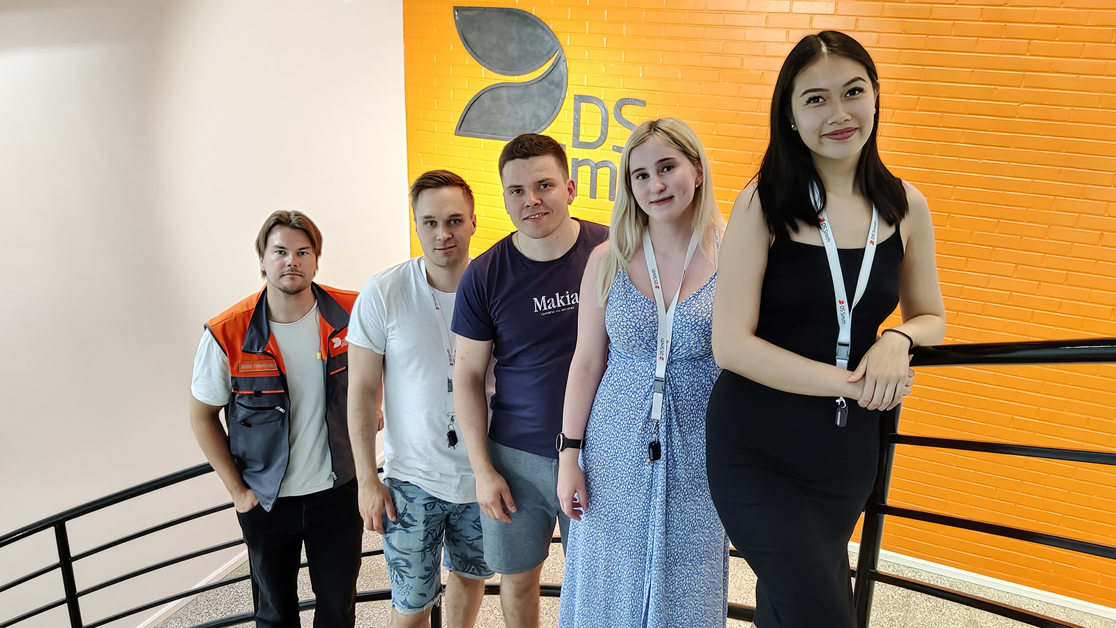 Simo, Juuso, Jose, Amanda ja Bangi ovat osa DS Smithin tiimiä kesän 2022 ajan.
