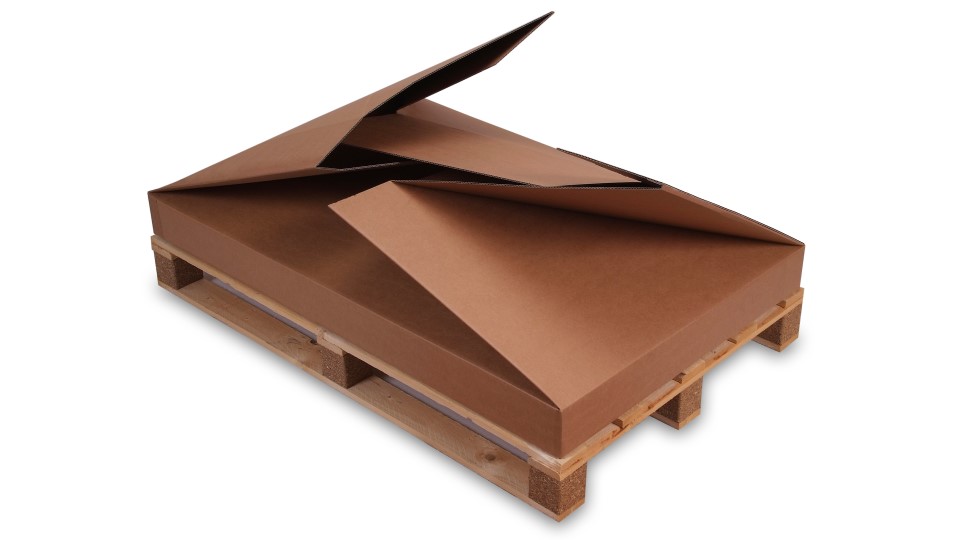 Palettenbox aus Wellpappe liegt halb zusammengefaltet auf einer Palette.