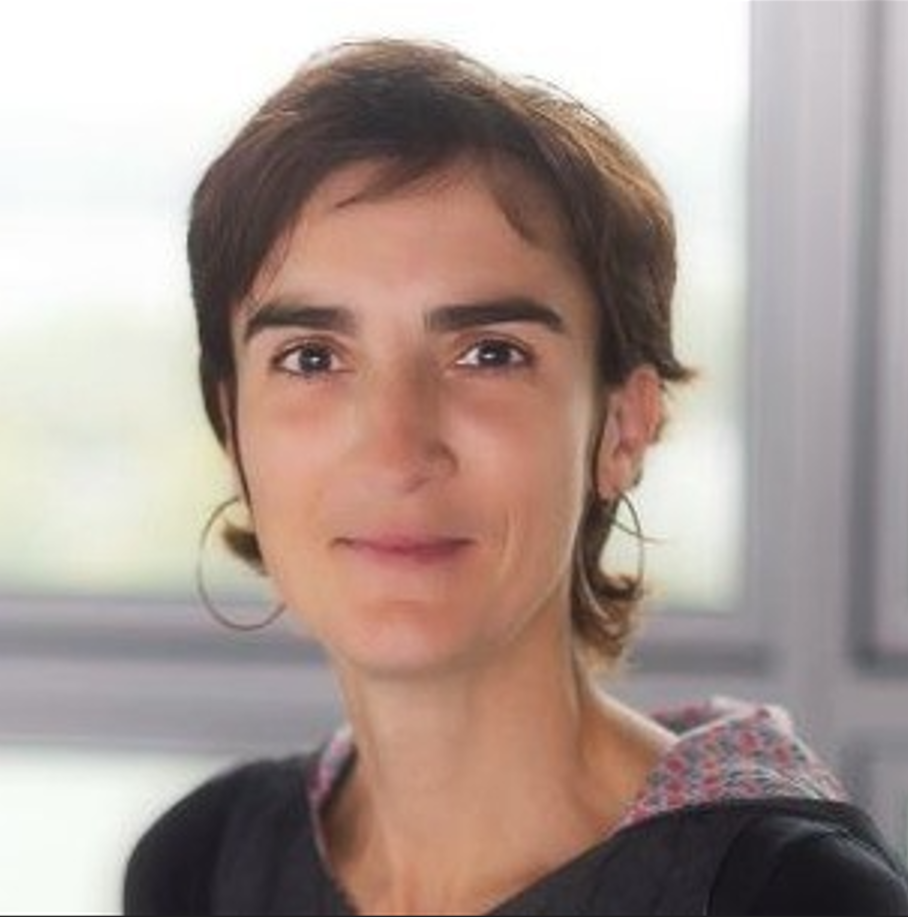 a picture of a woman