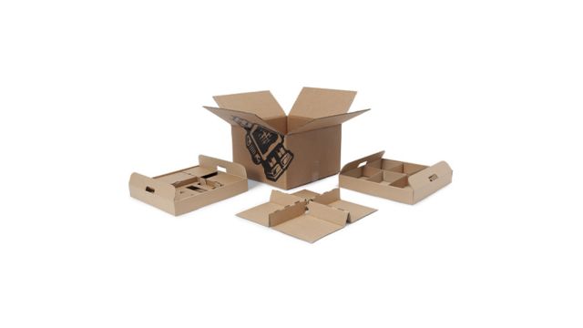 Bruine golfkartonnen doos met kartonnen inserts