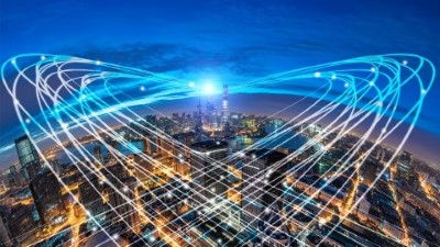 Beleuchtete Stadt bei Dunkelheit in der Zukunft