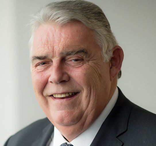 Gareth Davis, elnök, DS Smith Plc