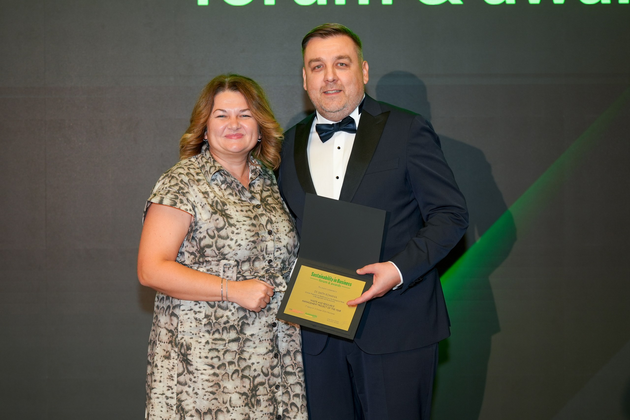 DORU PĂDUCEL, DS Smith Recycling GM, with Jury member MONICA MOVILEANU, Partner, ESG Leader, PwC Romania
