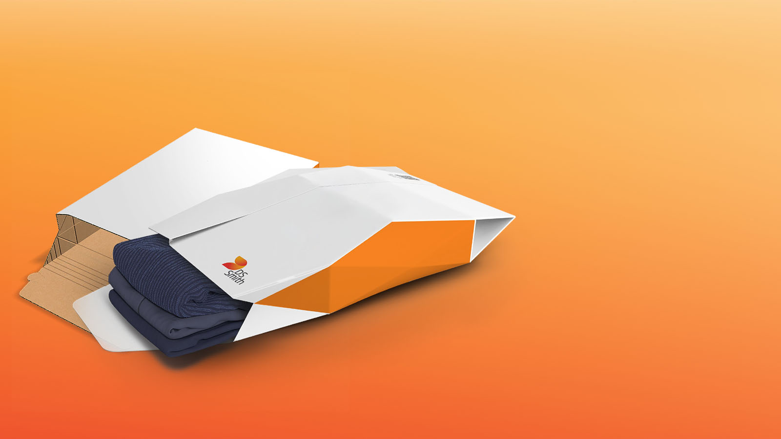 Twee kartonnen enveloppen met DS Smith logo op een oranje achtergrond