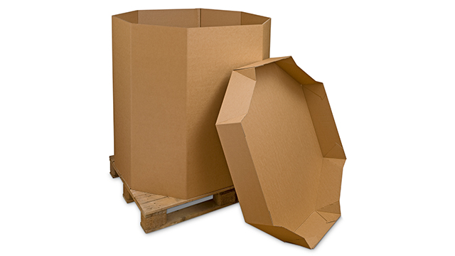 Octabin van karton met deksel op pallet